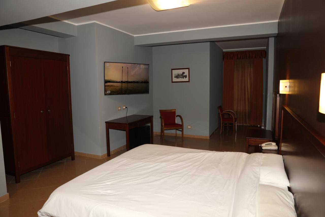Citta Della Notte Hotel เอากุสตา ภายนอก รูปภาพ