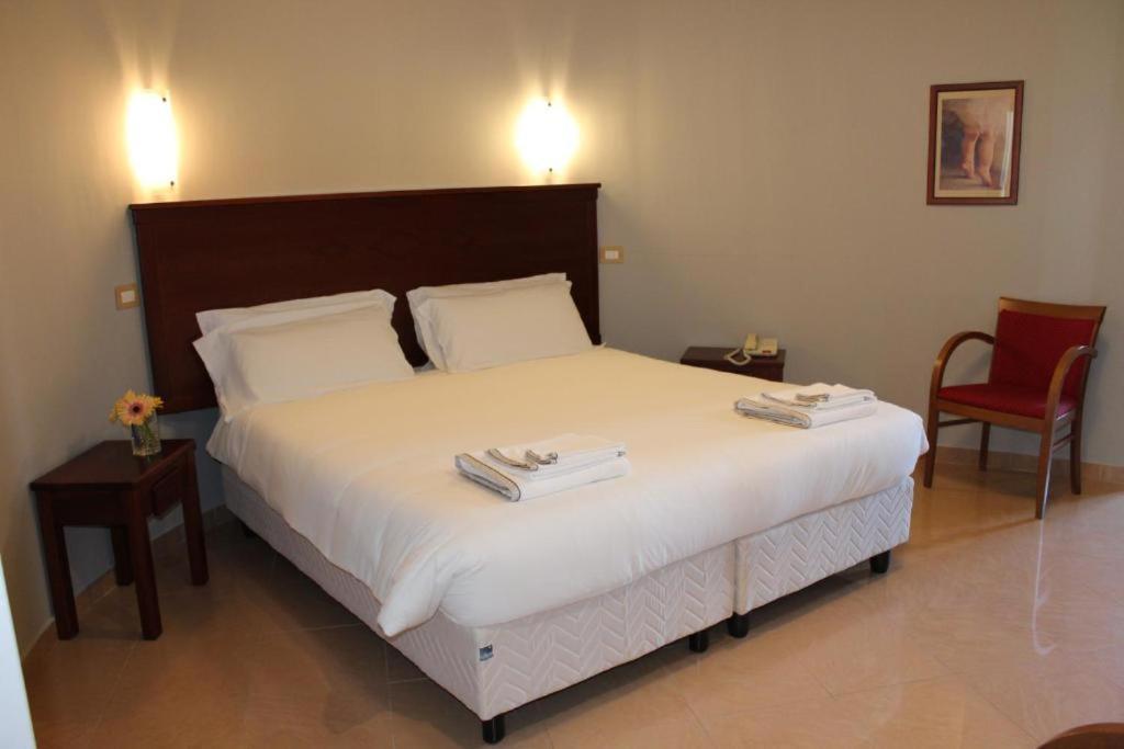 Citta Della Notte Hotel เอากุสตา ภายนอก รูปภาพ